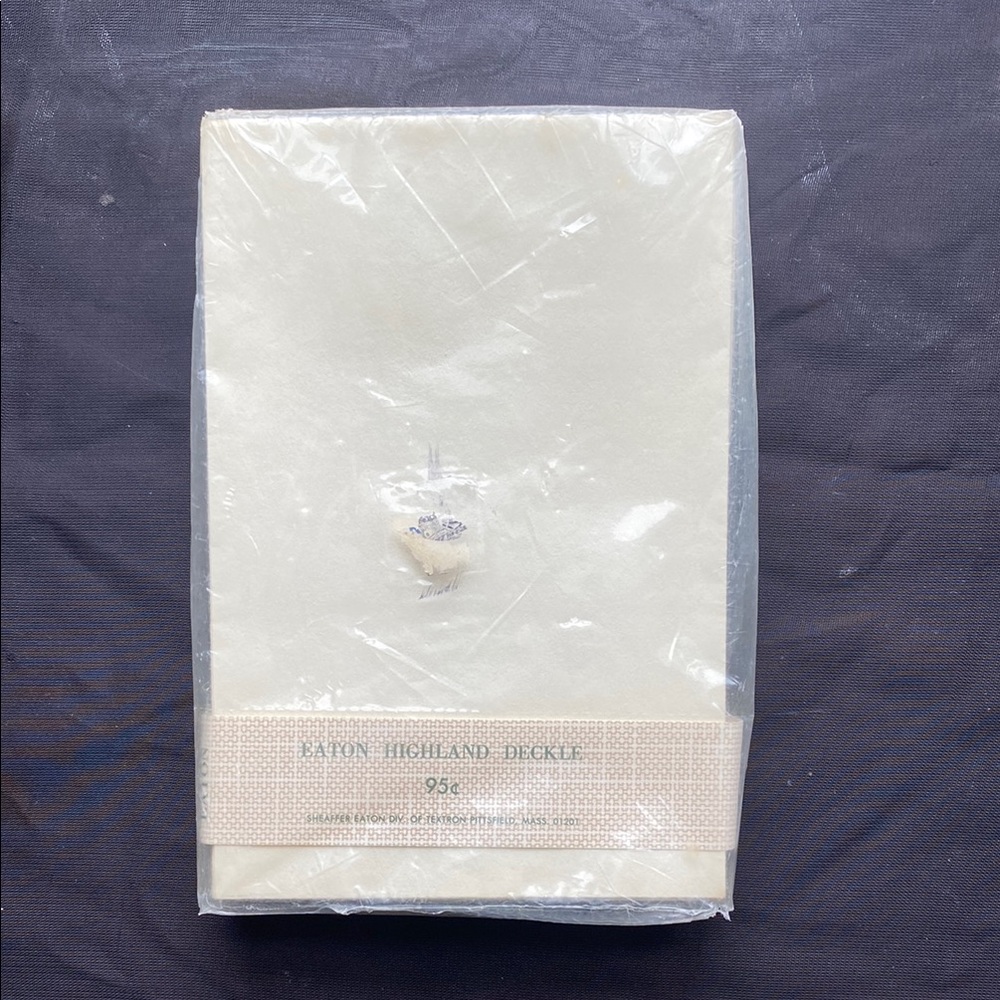 Vintage & sealed Eaton Highland Deckle envelopes